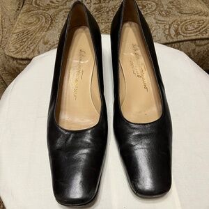 Salvatore Ferragamo Leather Pump size 9.5